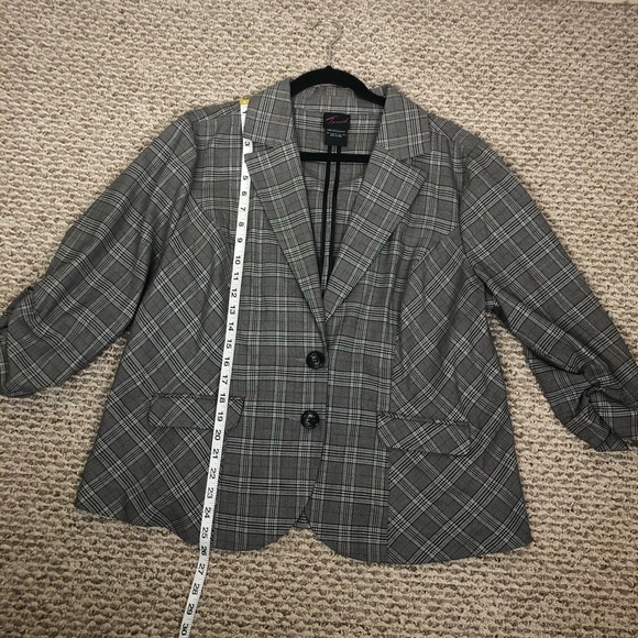 SOLD Torrid Gray Plaid Blazer - Picture 8 of 10